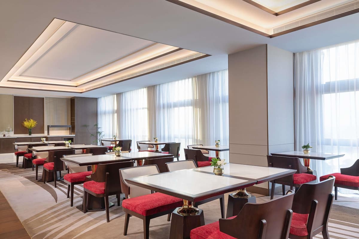 أغطية فراش متميزة وألحفة محشوة بالريش وأسرّة سليكت كومفورت وميني بار