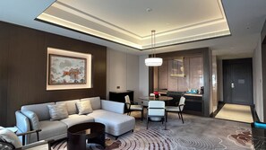 Club Suite, 1 King Bed | Premium bedding, down comforters, Select Comfort beds, minibar - Sofitel Xiong An (Baoding)