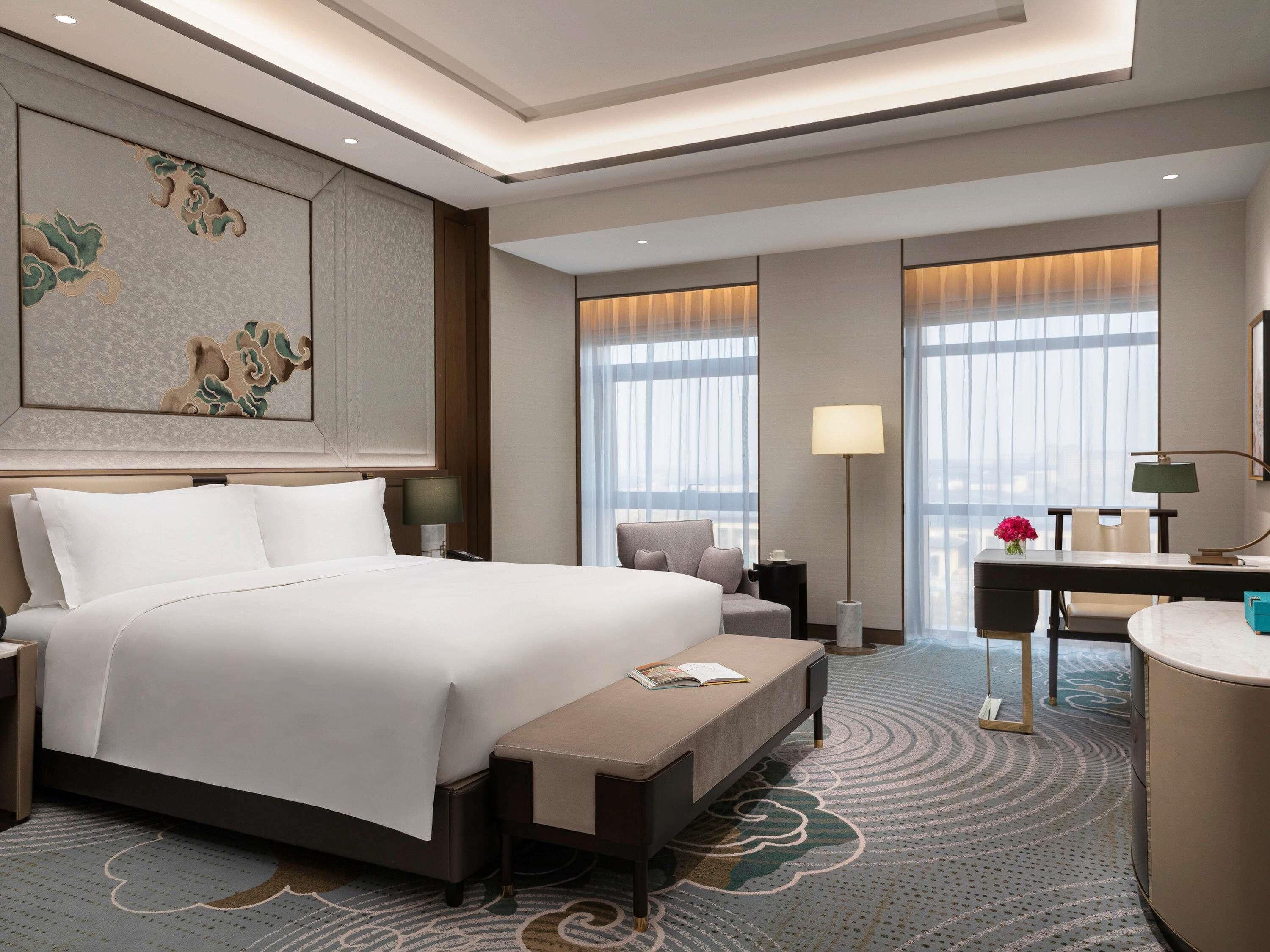 Superior Room, 1 King Bed