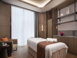 Body treatments, body scrubs, facials, 4 treatment rooms, massages