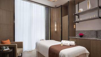 Body treatments, body scrubs, facials, 4 treatment rooms, massages