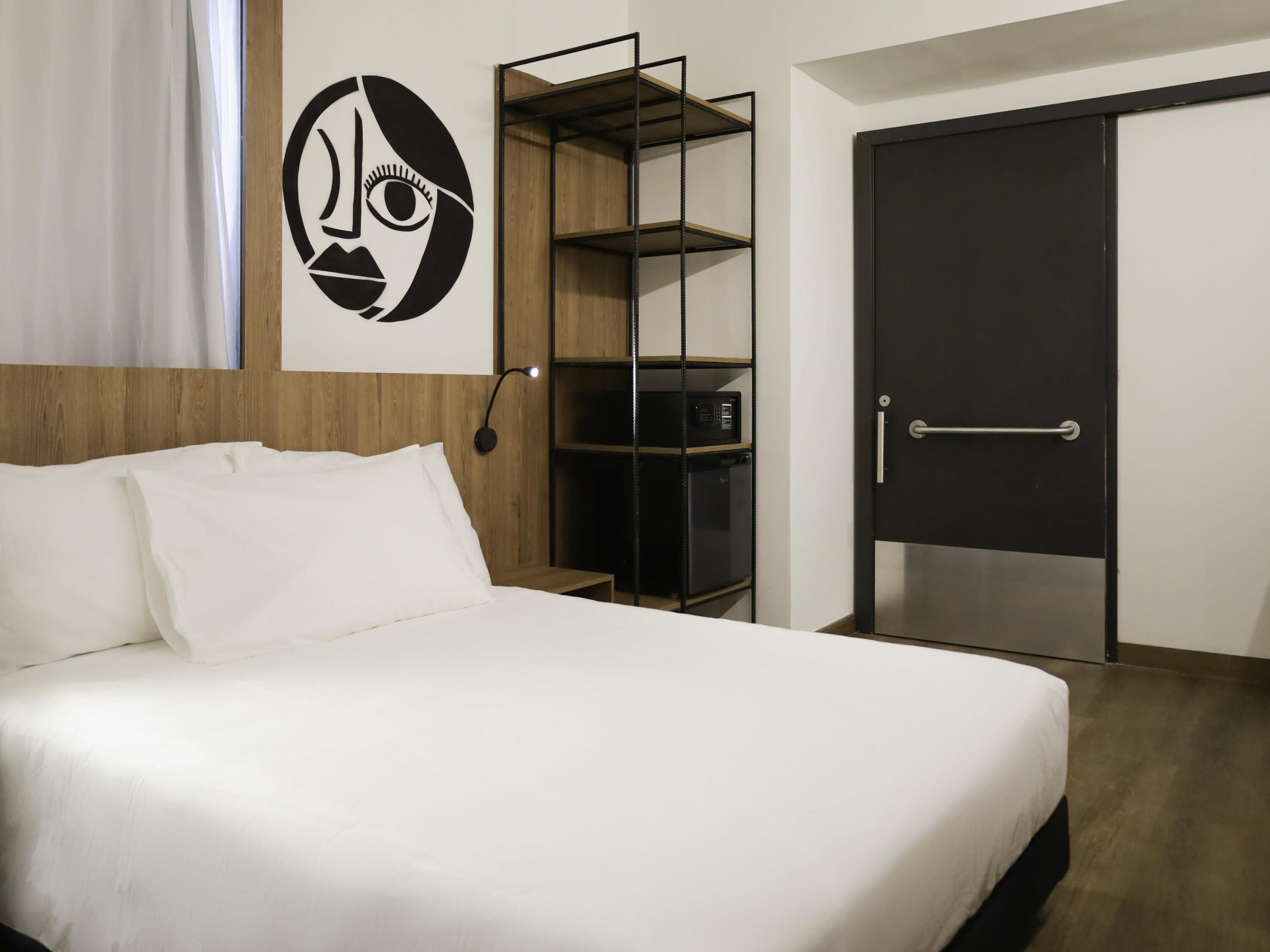 Room, 1 Double Bed, Accessible | Minibar, in-room safe, blackout drapes, free WiFi