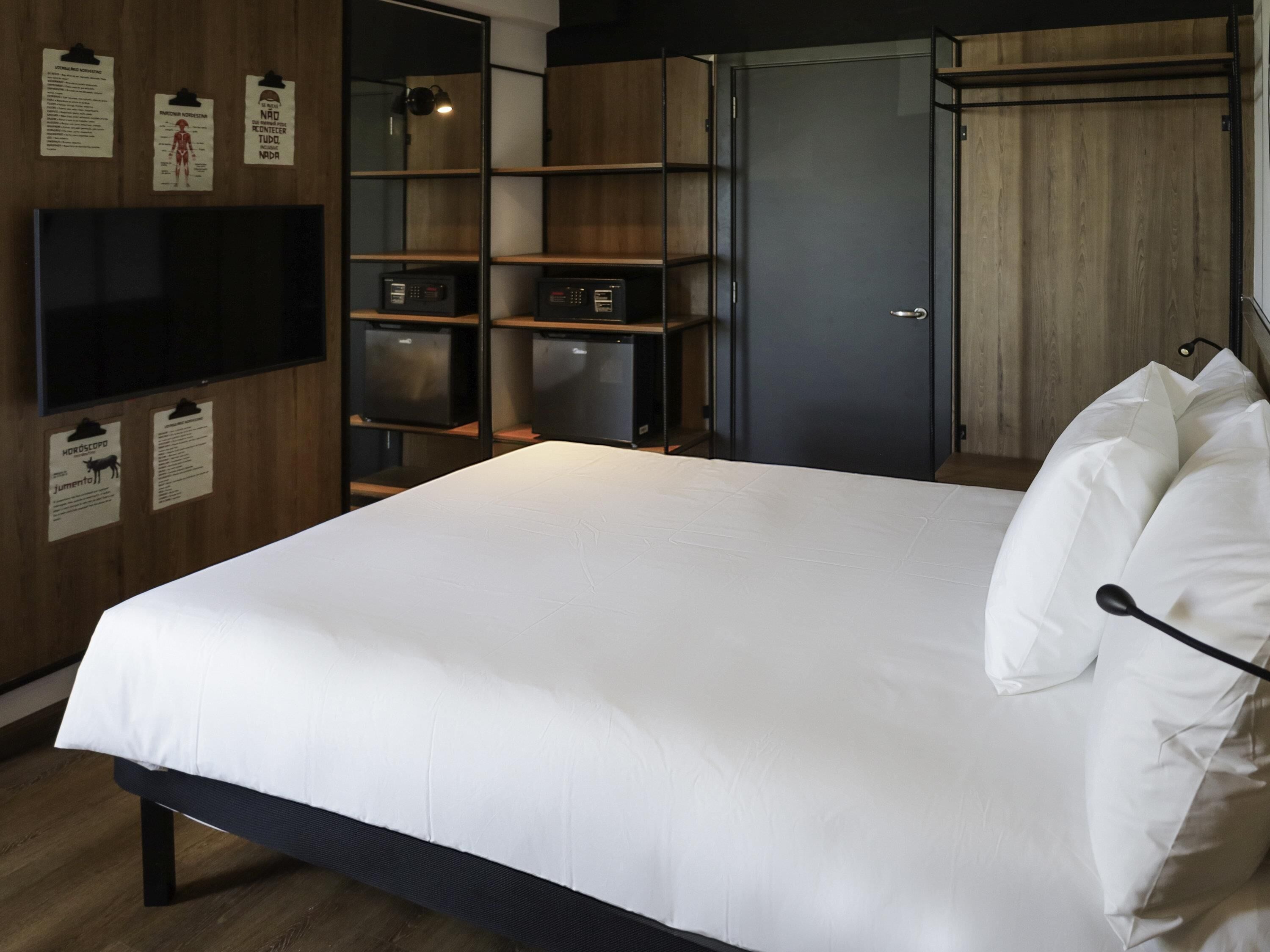 Standard Room, 1 Double Bed | Minibar, in-room safe, blackout drapes, free WiFi