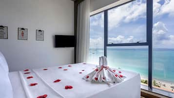 Frigobar, cofres nos quartos, cortinas blackout, Wi-Fi de cortesia