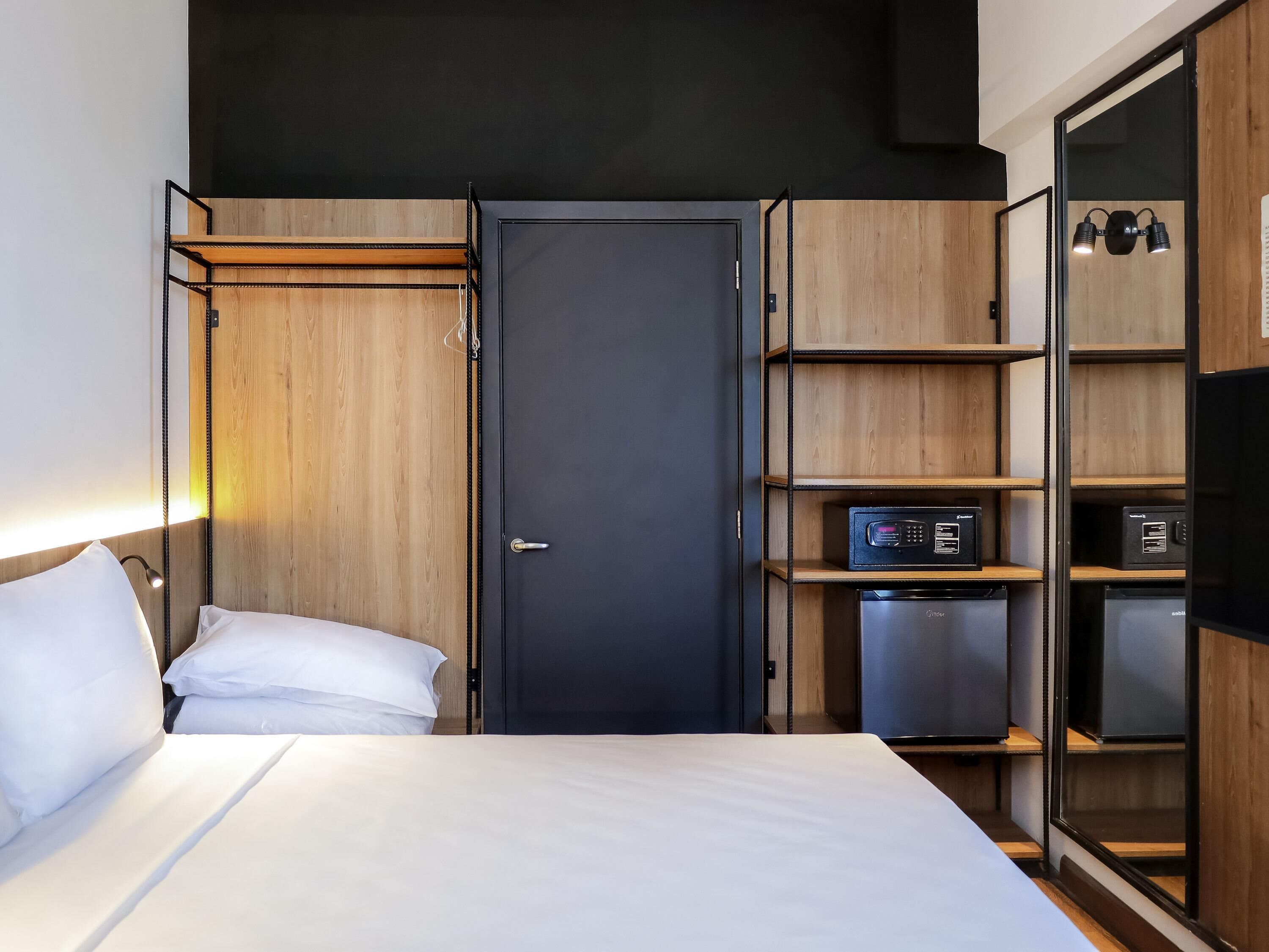 Room, 1 Double Bed, Partial Sea View | Minibar, in-room safe, blackout drapes, free WiFi