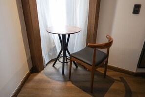 Double Room Seaside View | تناول الطعام داخل الغرفة