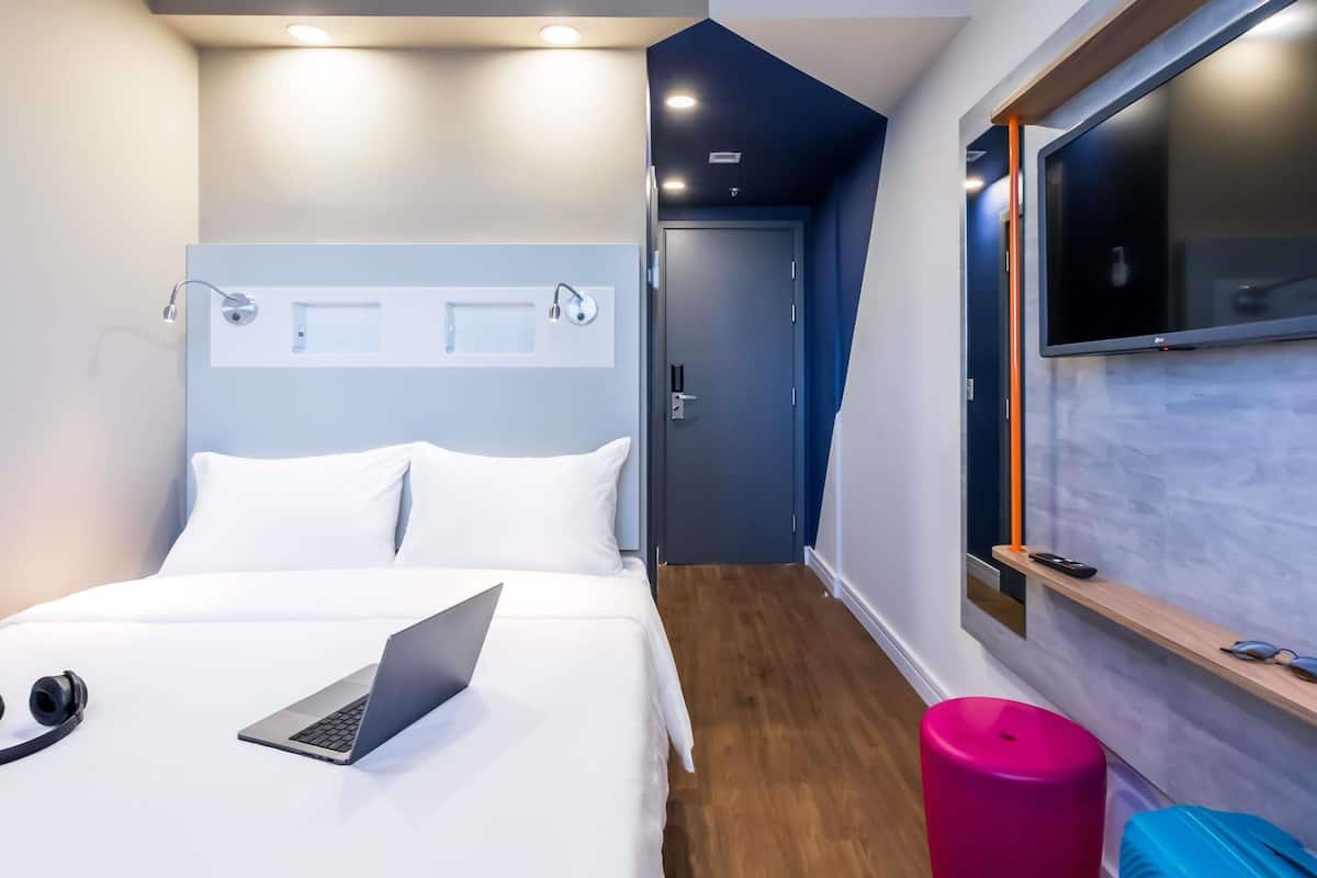 Standard Room, 1 Double Bed with Sofa bed | Soundproofing, free WiFi, bed sheets