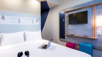 Soundproofing, free WiFi, bed sheets