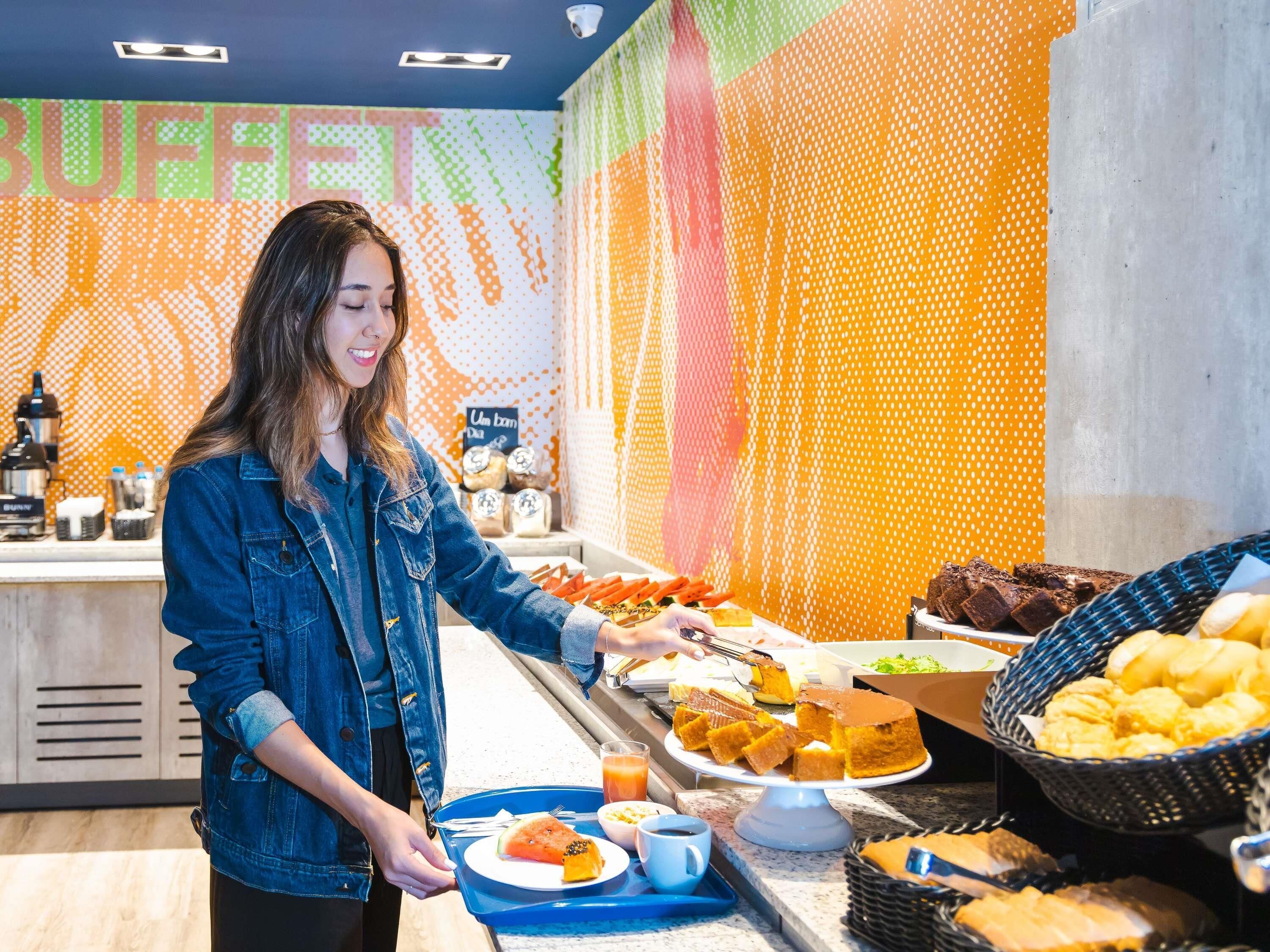 Daily continental breakfast (BRL 37 per person)