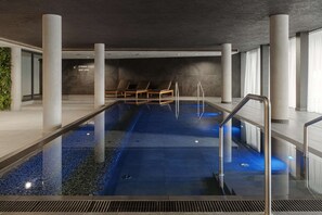 3 室内游泳池，季节性开放的室外游泳池，09:00 至 21:00 开放, 免费小屋, 日光浴躺椅