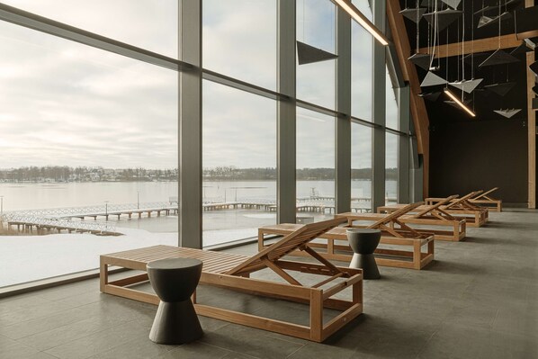 3 室内游泳池,季节性开放的室外游泳池,09:00 至 21:00 开放, 免费小屋, 日光浴躺椅