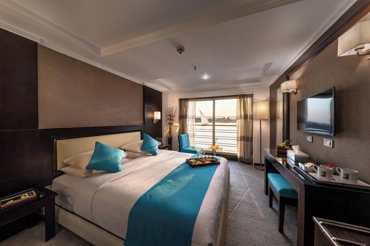 Premium bedding, minibar, individually decorated, iron/ironing board
