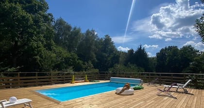 Villa des Suisses with Jacuzzi & View of Lake des Settons