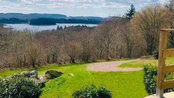 Bañera de hidromasaje al aire libre