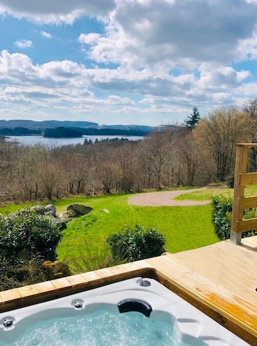 Villa des Suisses avec Jacuzzi & vue sur Lac des Settons