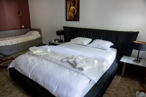 Basic Triple Room, 1 Bedroom - Moncheri Butik Otel & Restoran (Ayvacik)