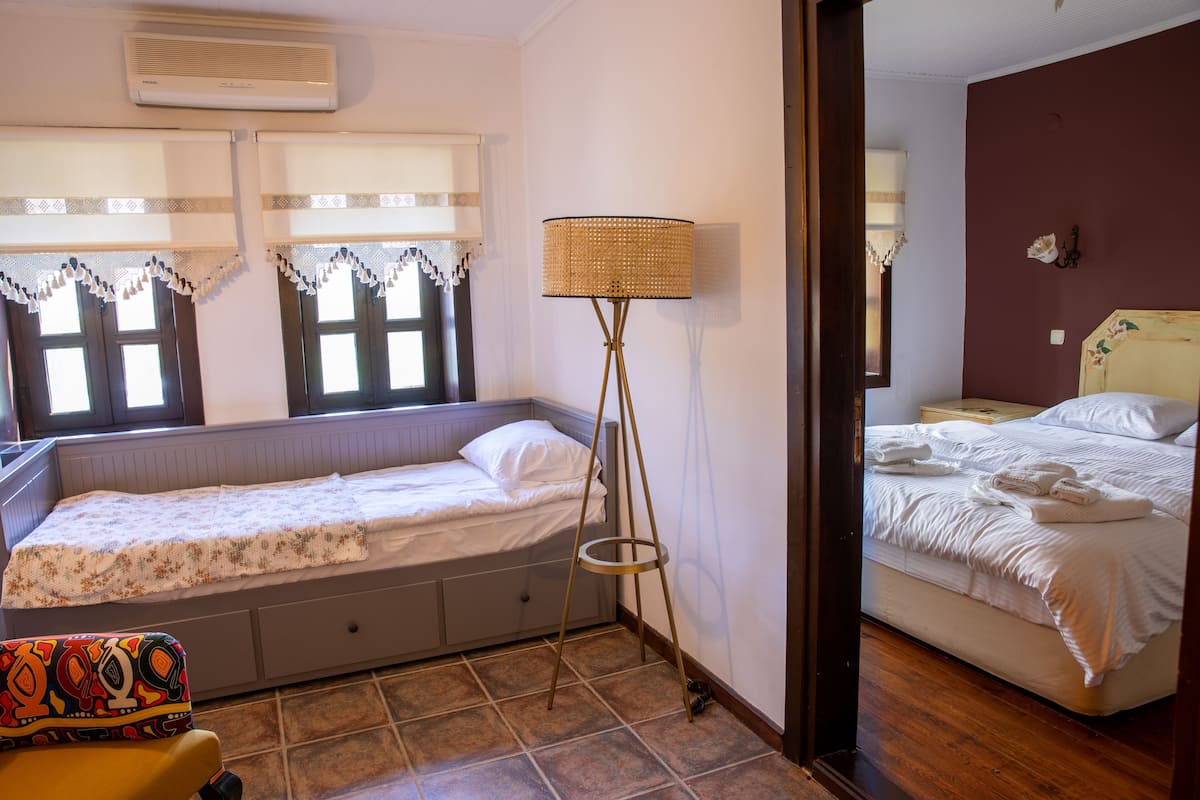Habitación familiar | Escritorio, cortinas opacas, tabla de planchar con plancha y wifi gratis
