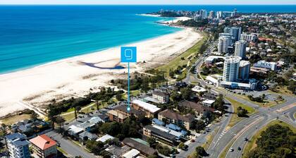 Lou's Tiki Pad - Beachfront Bilinga - Min. 2 Night Stays!