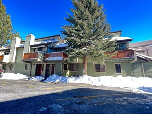 A multi-story building with balconies, snow on the roof, and a tree in front. - Central Location, Pet-Friendly, Gas Grill & Washer/Dryer. Pool On-site (Mammoth Lakes)