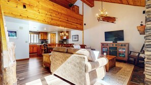 Smart TV, caminetto, lettore DVD