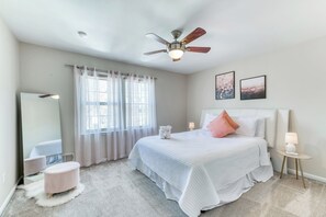 3 habitaciones, tabla de planchar con plancha, internet y ropa de cama