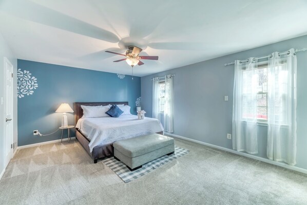3 bedrooms, iron/ironing board, Internet, bed sheets