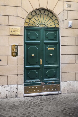 Exterior detail - Brand new elegant cozy in the heart of Rome. For couple or family wifi AC (Roma)