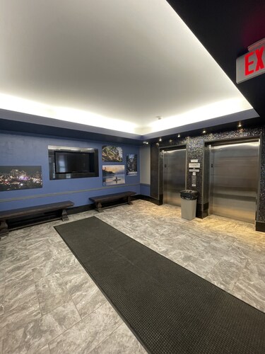 Exp-Station226 Slope side view-Ski-in/Out-SnowShoe