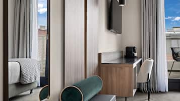 1 quarto, cofres nos quartos, escrivaninha, cortinas blackout