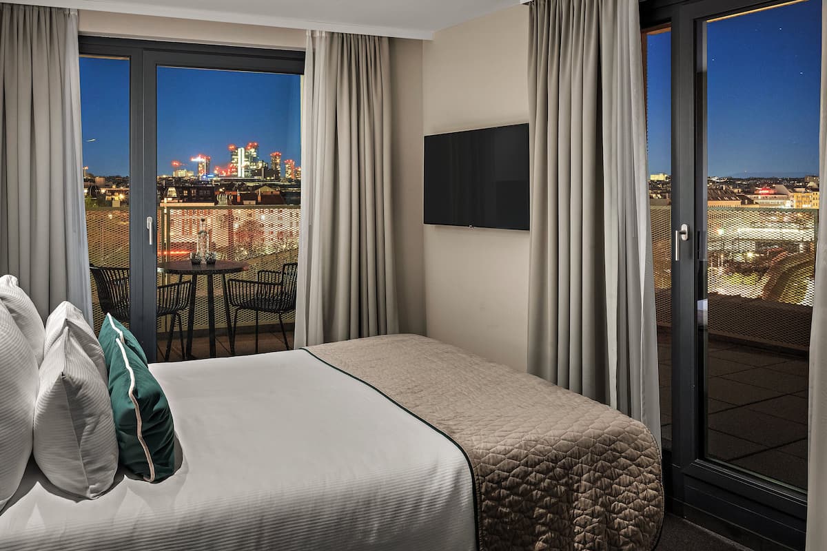 Superior Double Room | In-room safe, desk, blackout drapes, soundproofing