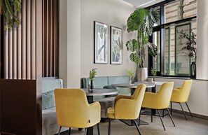 Frokostbuffé hver dag (EUR 18 per person)