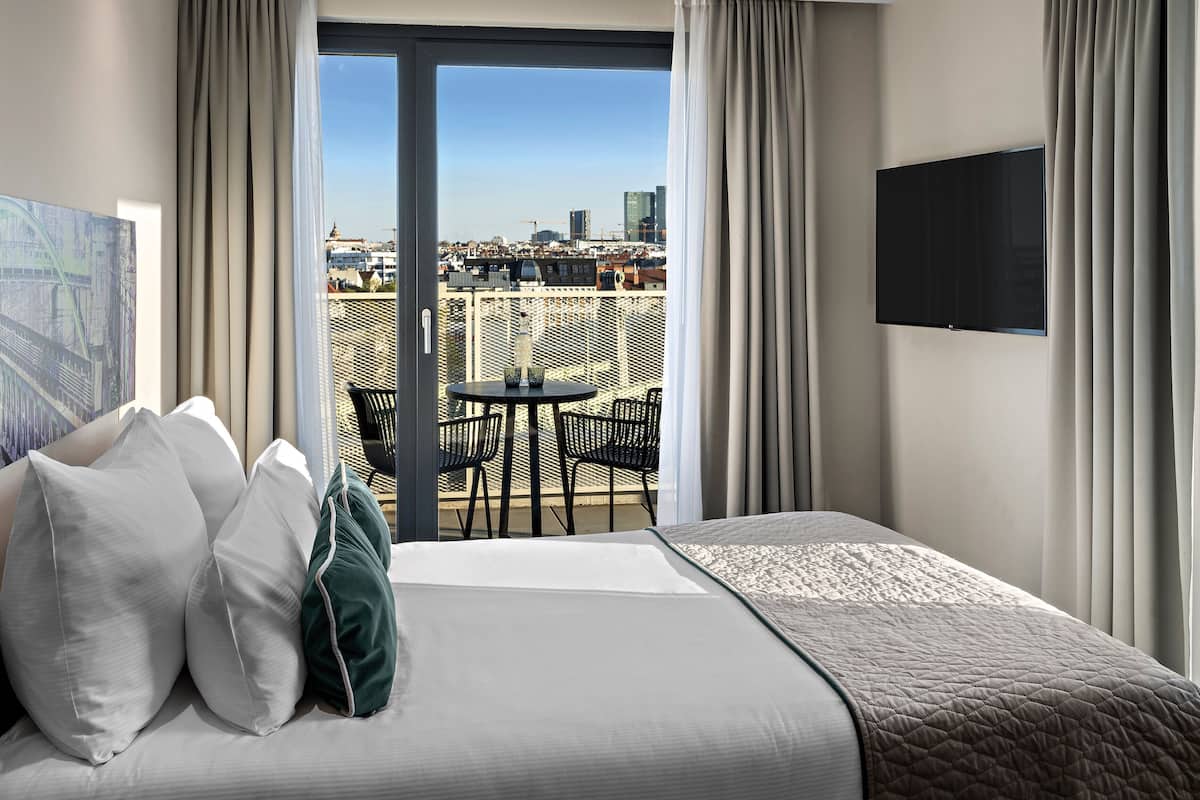 Superior Double Room | In-room safe, desk, blackout drapes, soundproofing