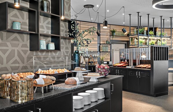 Desayuno buffet diario (EUR 18 por persona)