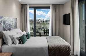 Superior Double Room | 1 bedroom, in-room safe, desk, blackout curtains