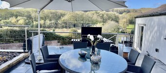 Luxury Cozy Cottage w/ HUGE Hot Tub (Alton Towers)