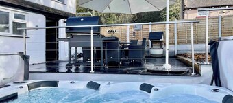 Countryside Cottage Retreat w/BIG HotTub/Alton-Tow