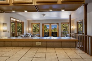 Interior - Ski Area 5 Min, Hot Tub, Wood Stove with Wood Incl, Gamerm, Dbl Garage,Fast Wifi (Angel Fire)