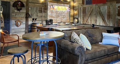 Relaxing Private Getaway just 1 mile North of Leakey...Includes "GAME-ROOM"