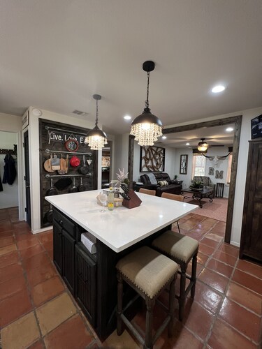 Relaxing Private Getaway just 1 mile North of Leakey...Includes "GAME-ROOM"