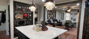 Relaxing Private Getaway just 1 mile North of Leakey...Includes "GAME-ROOM"