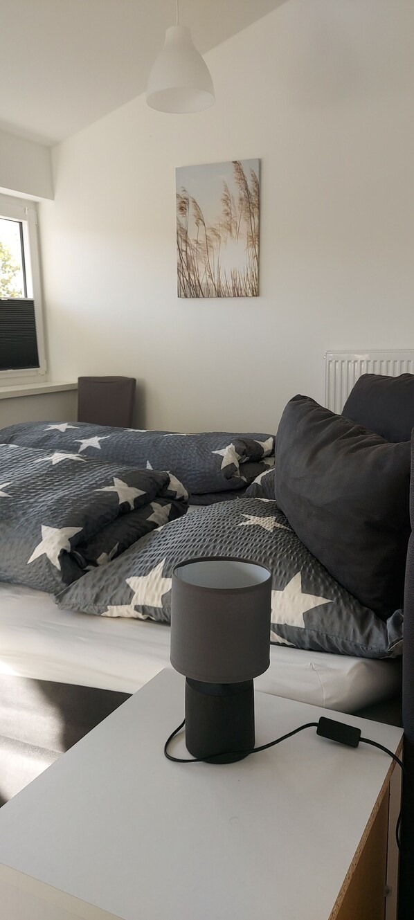 2 Schlafzimmer, Reisekinderbett, kostenloses WLAN, Bettwäsche