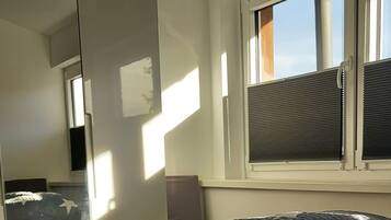 2 Schlafzimmer, Reisekinderbett, kostenloses WLAN, Bettwäsche