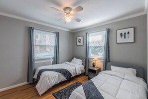 4 habitaciones, escritorio, tabla de planchar con plancha y wifi 