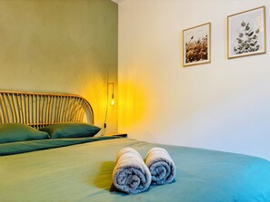 2 bedrooms, iron/ironing board, internet, bed sheets - Le Limoni - Air-conditioned with private patio (Brignoles)