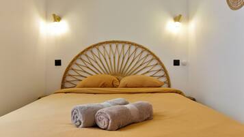 2 bedrooms, iron/ironing board, internet, bed sheets