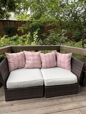 Terrace/patio - Backyard cottage with beautiful koi pond & deck. (Dallas)