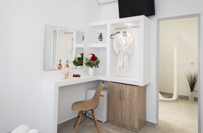 Interior - Myconian Little Venice Sunset suite (Mikonos)