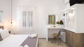 2 bedrooms, in-room safe, iron/ironing board, travel cot