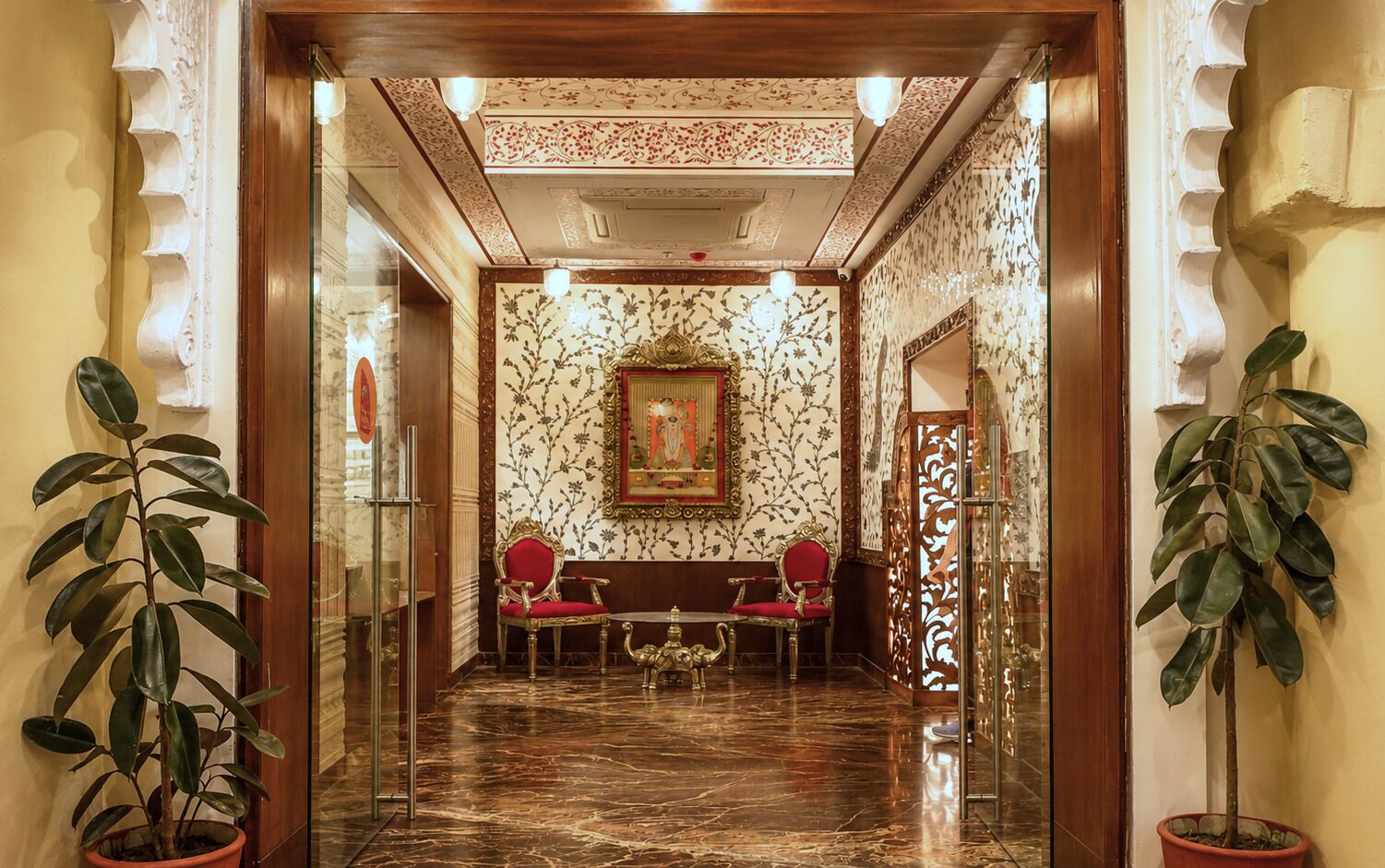 Lobby lounge