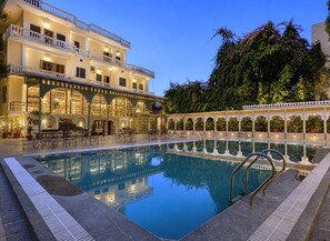 Outdoor pool - The Amar Mahal (Udaipur)